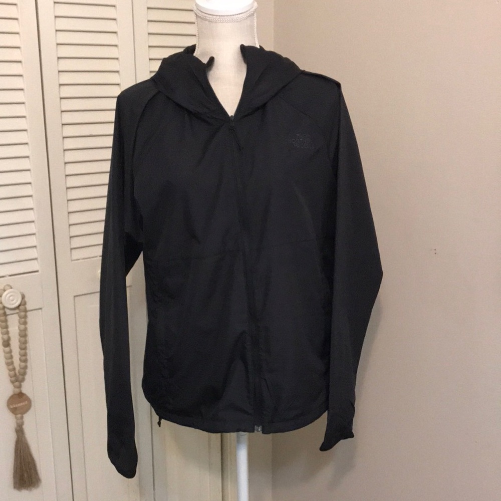 Women’s The North Face windbreaker size large.